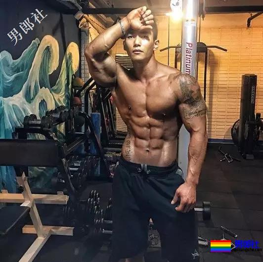 肌肉男直播吃健身餐,网友们却直呼前程看肉! - 51虹马 肌肉男直播吃健身餐,网友们却直呼前程看肉! - 51虹马