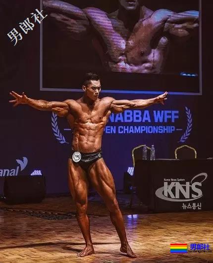 肌肉男直播吃健身餐,网友们却直呼前程看肉! - 51虹马 肌肉男直播吃健身餐,网友们却直呼前程看肉! - 51虹马