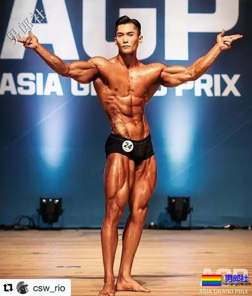 肌肉男直播吃健身餐，网友们却直呼前程看肉！ - 51虹马