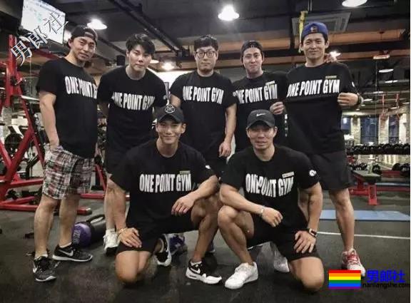 肌肉男直播吃健身餐,网友们却直呼前程看肉! - 51虹马 肌肉男直播吃健身餐,网友们却直呼前程看肉! - 51虹马