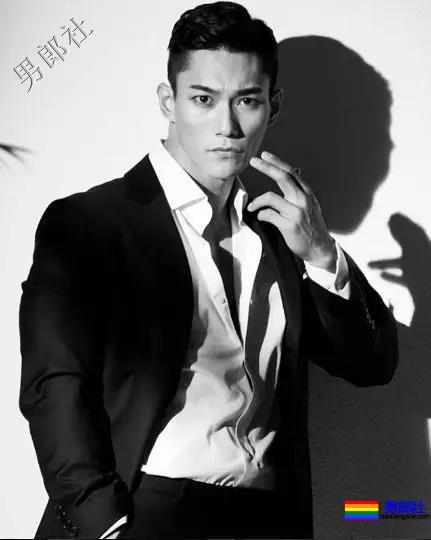 肌肉男直播吃健身餐,网友们却直呼前程看肉! - 51虹马 肌肉男直播吃健身餐,网友们却直呼前程看肉! - 51虹马