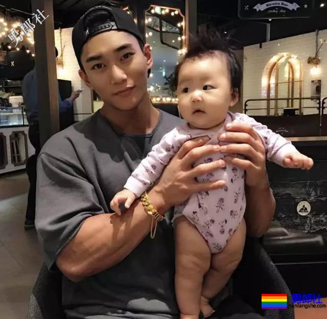 肌肉男直播吃健身餐,网友们却直呼前程看肉! - 51虹马 肌肉男直播吃健身餐,网友们却直呼前程看肉! - 51虹马