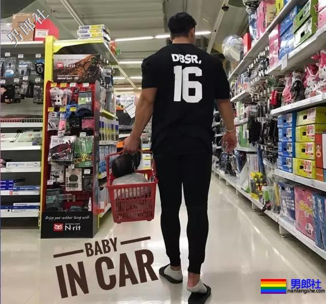 肌肉男直播吃健身餐,网友们却直呼前程看肉! - 51虹马 肌肉男直播吃健身餐,网友们却直呼前程看肉! - 51虹马