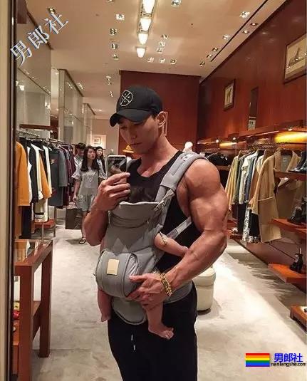 肌肉男直播吃健身餐,网友们却直呼前程看肉! - 51虹马 肌肉男直播吃健身餐,网友们却直呼前程看肉! - 51虹马