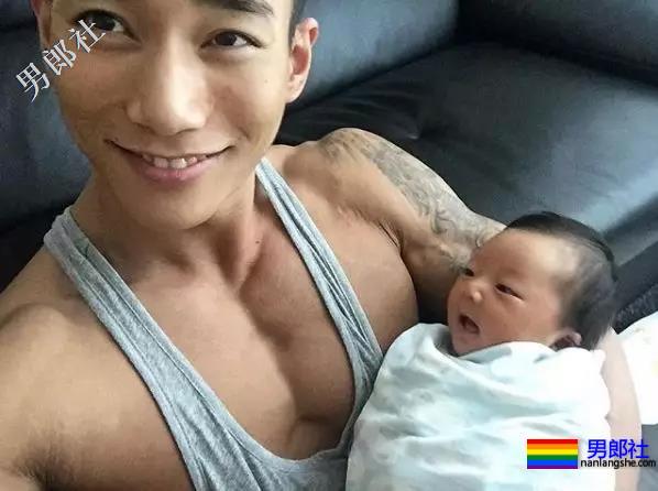 肌肉男直播吃健身餐,网友们却直呼前程看肉! - 51虹马 肌肉男直播吃健身餐,网友们却直呼前程看肉! - 51虹马