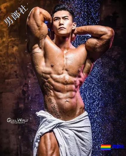 肌肉男直播吃健身餐，网友们却直呼前程看肉！ - 51虹马