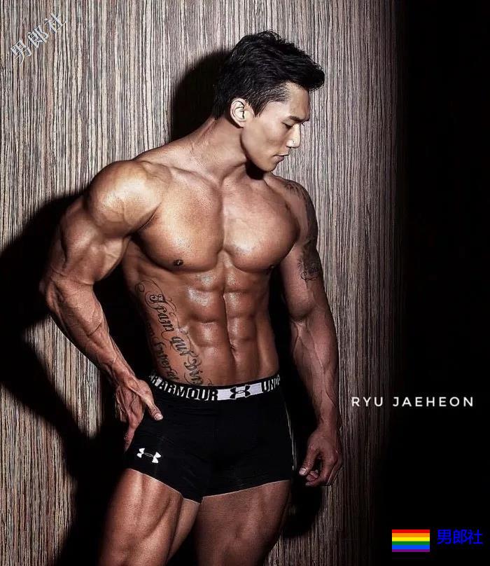 肌肉男直播吃健身餐，网友们却直呼前程看肉！ - 51虹马