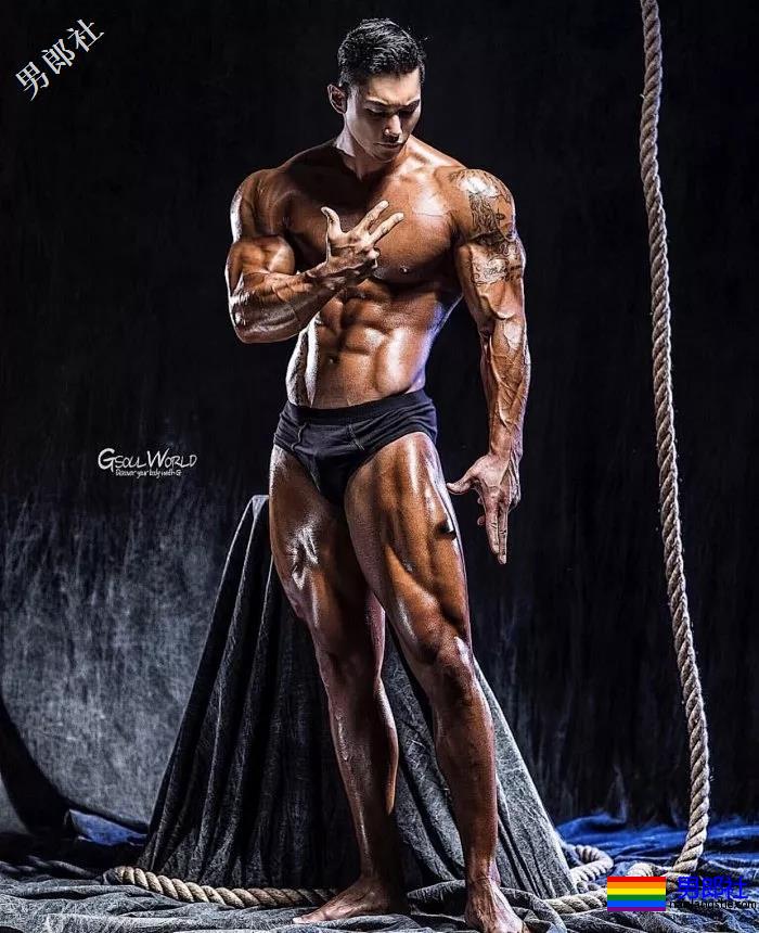 肌肉男直播吃健身餐，网友们却直呼前程看肉！ - 51虹马