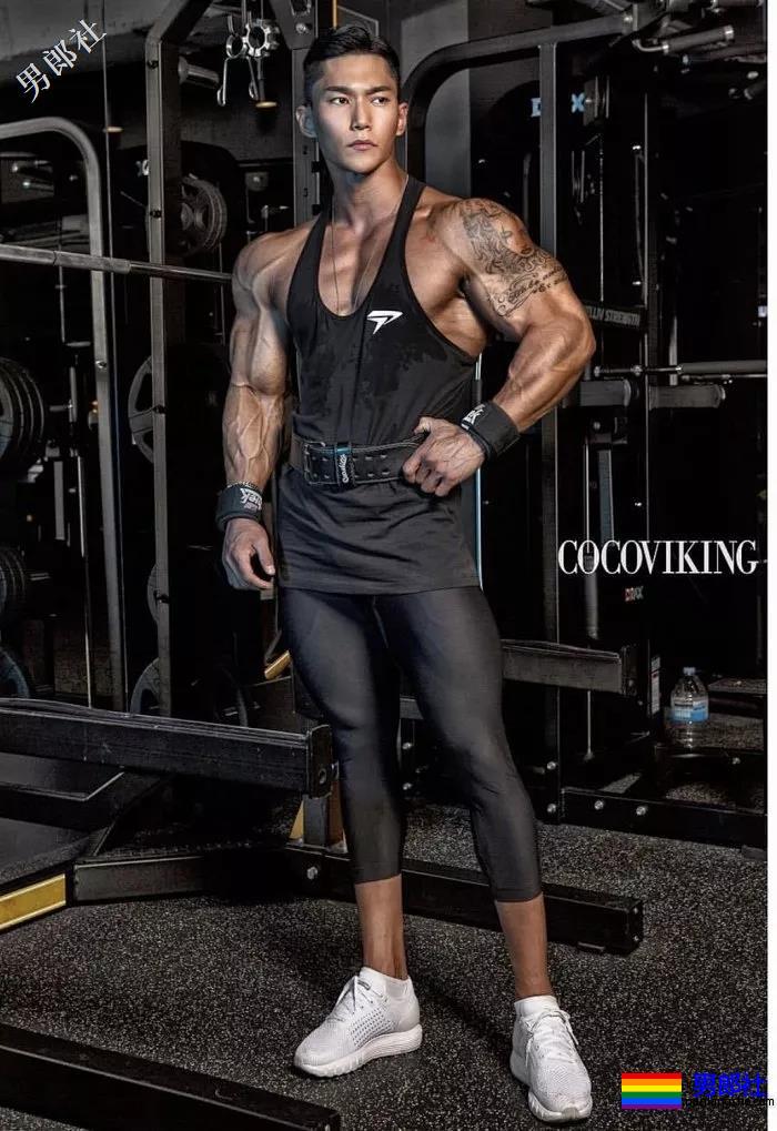 肌肉男直播吃健身餐，网友们却直呼前程看肉！ - 51虹马