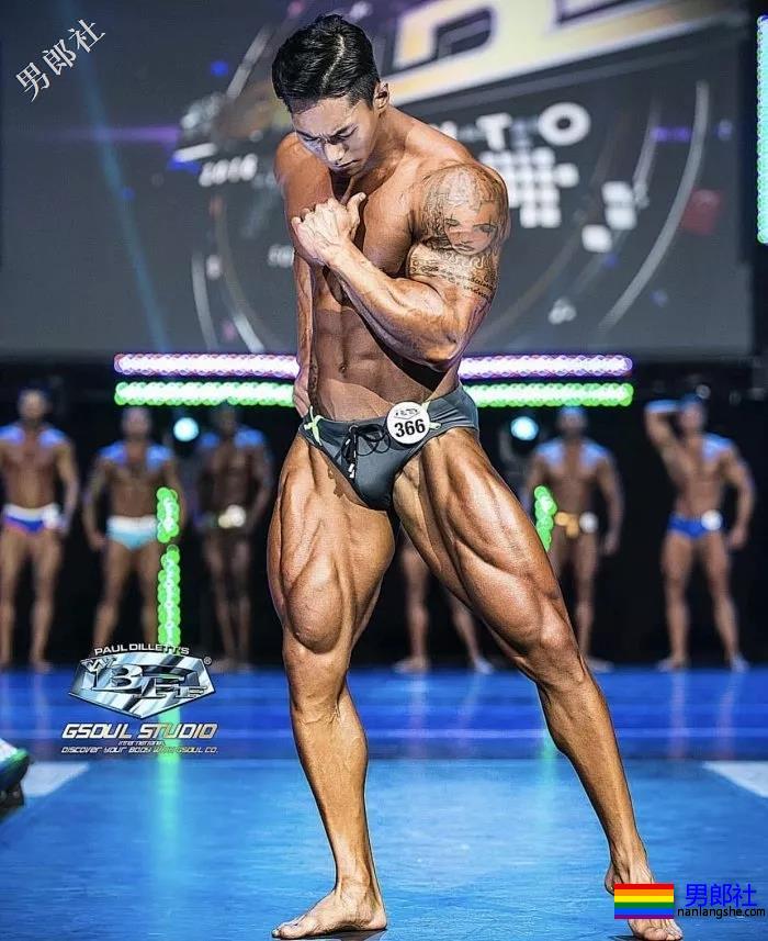 肌肉男直播吃健身餐，网友们却直呼前程看肉！ - 51虹马