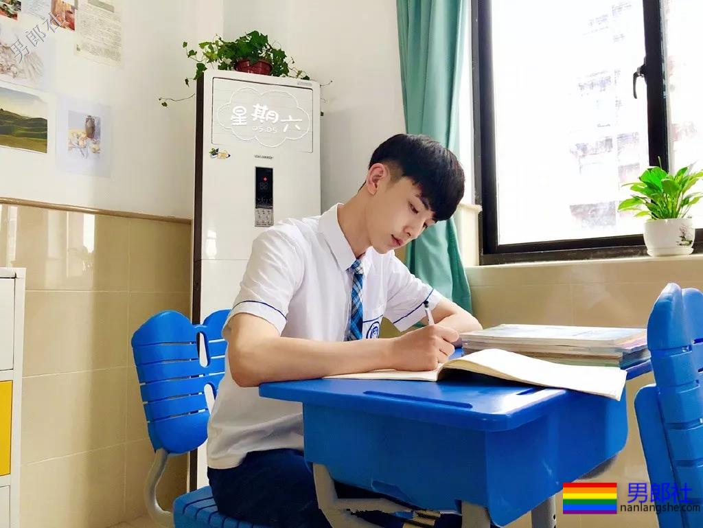 与于朦胧吻戏燃爆网络!嫩得能掐出水的奶帅少年,帅到我了! - 51虹马 与于朦胧吻戏燃爆网络!嫩得能掐出水的奶帅少年,帅到我了! - 51虹马