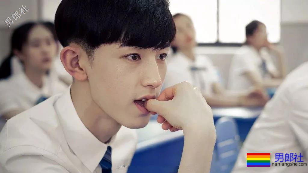 与于朦胧吻戏燃爆网络！嫩得能掐出水的奶帅少年，帅到我了！ - 51虹马