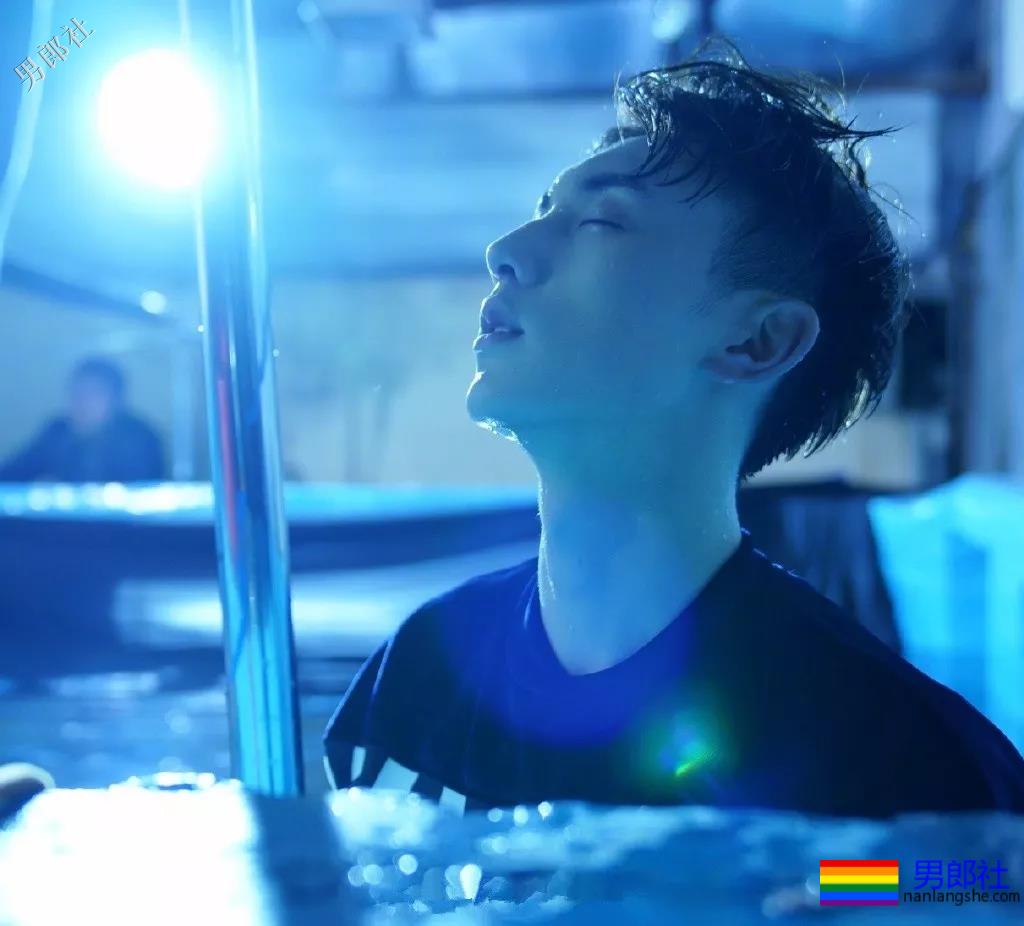 与于朦胧吻戏燃爆网络！嫩得能掐出水的奶帅少年，帅到我了！ - 51虹马