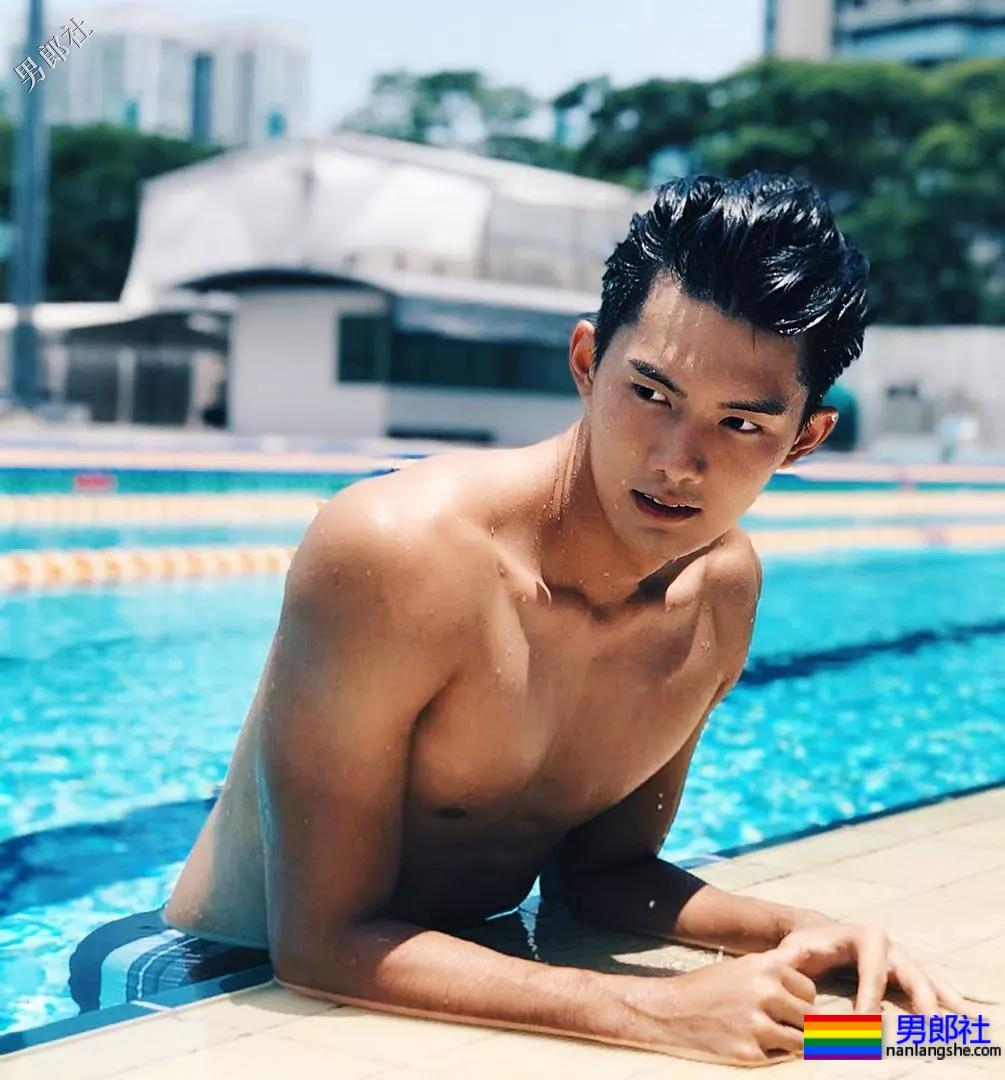 184体育生神似宁泽涛，腱子肉大长腿紧身裤，还是那个味！ - 51虹马