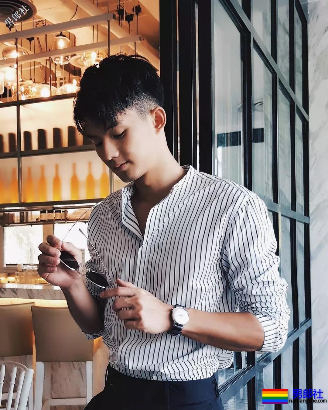 184体育生神似宁泽涛，腱子肉大长腿紧身裤，还是那个味！ - 51虹马