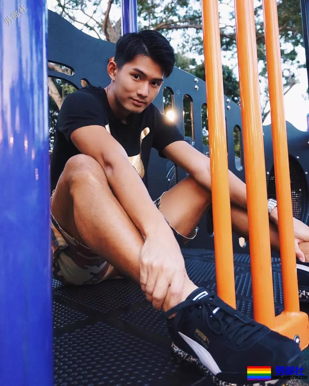 184体育生神似宁泽涛，腱子肉大长腿紧身裤，还是那个味！ - 51虹马