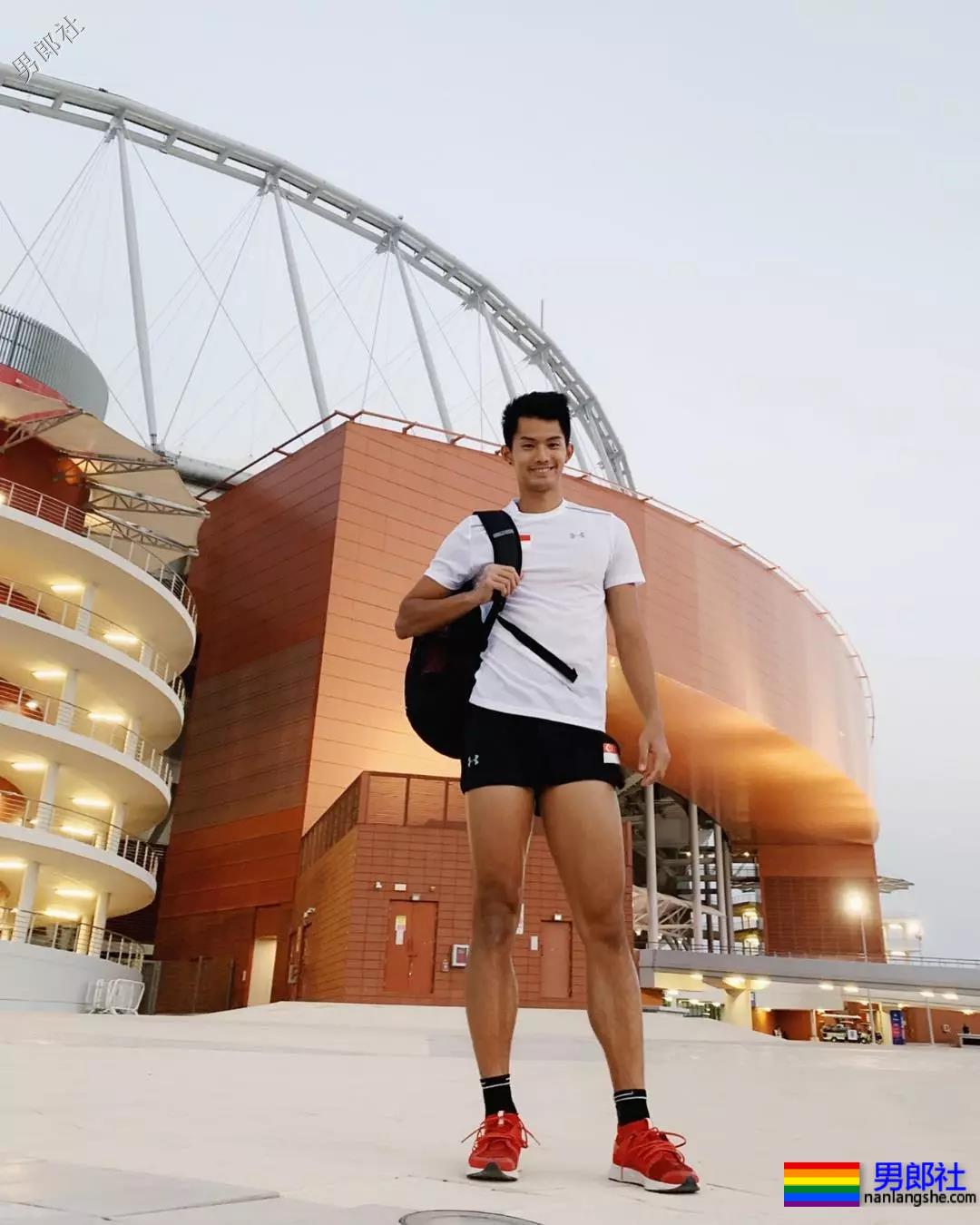 184体育生神似宁泽涛，腱子肉大长腿紧身裤，还是那个味！ - 51虹马