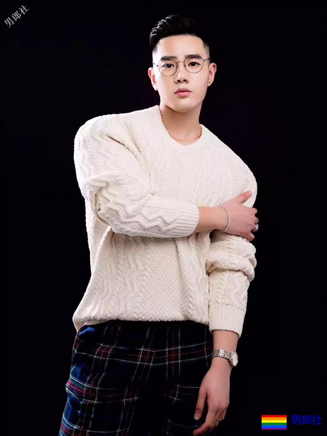 这么帅的男教师，想让他单独辅导吗？ - 51虹马