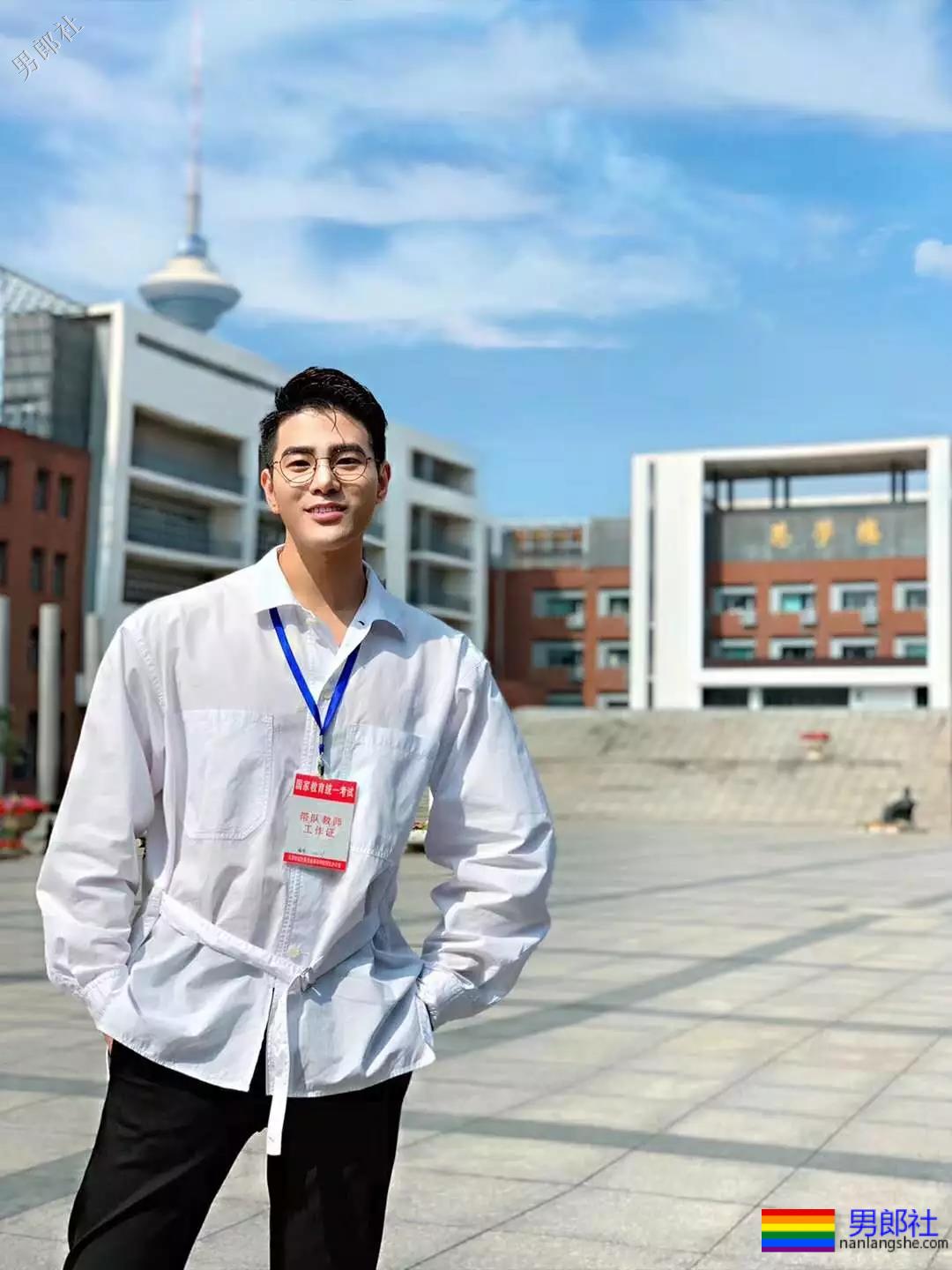 这么帅的男教师，想让他单独辅导吗？ - 51虹马