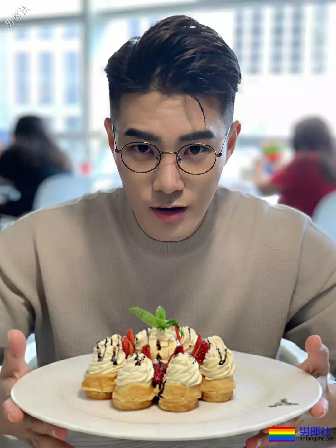 这么帅的男教师，想让他单独辅导吗？ - 51虹马