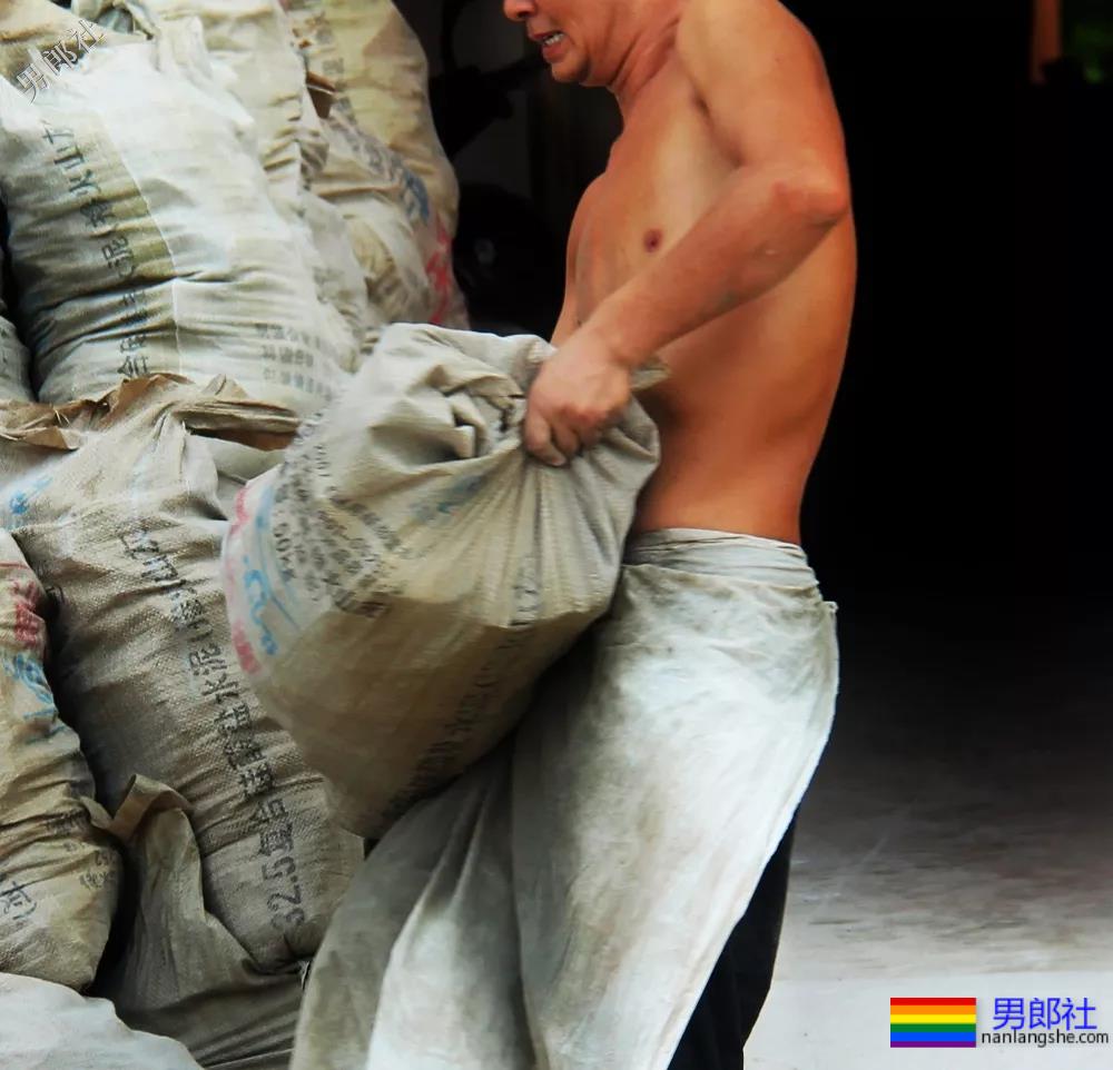 48岁农民工痛丧命根:你见过的男厕鸟洞,99%有毒! - 51虹马 48岁农民工痛丧命根:你见过的男厕鸟洞,99%有毒! - 51虹马