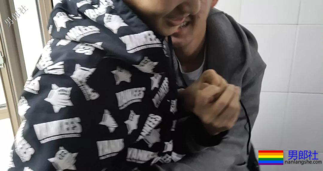 48岁农民工痛丧命根:你见过的男厕鸟洞,99%有毒! - 51虹马 48岁农民工痛丧命根:你见过的男厕鸟洞,99%有毒! - 51虹马