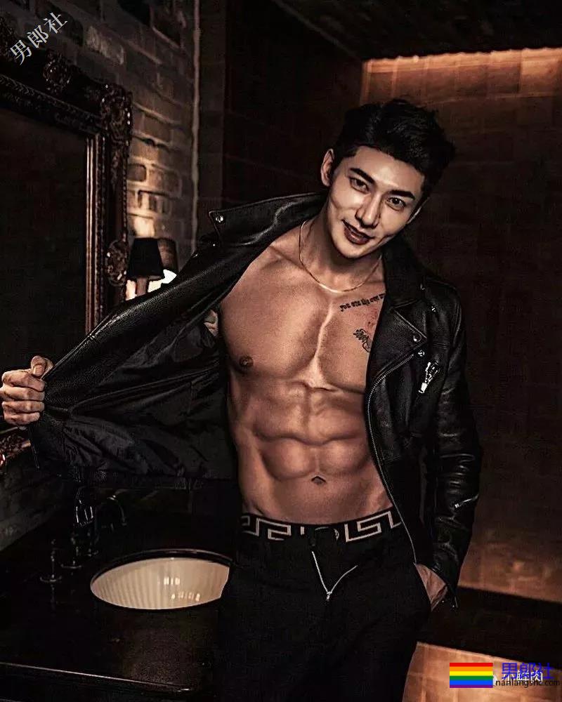 百男大秀又开始，肌肉男全部内裤出镜，画面太刺激了！ - 51虹马