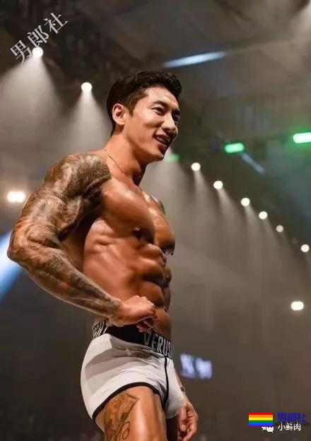 百男大秀又开始，肌肉男全部内裤出镜，画面太刺激了！ - 51虹马
