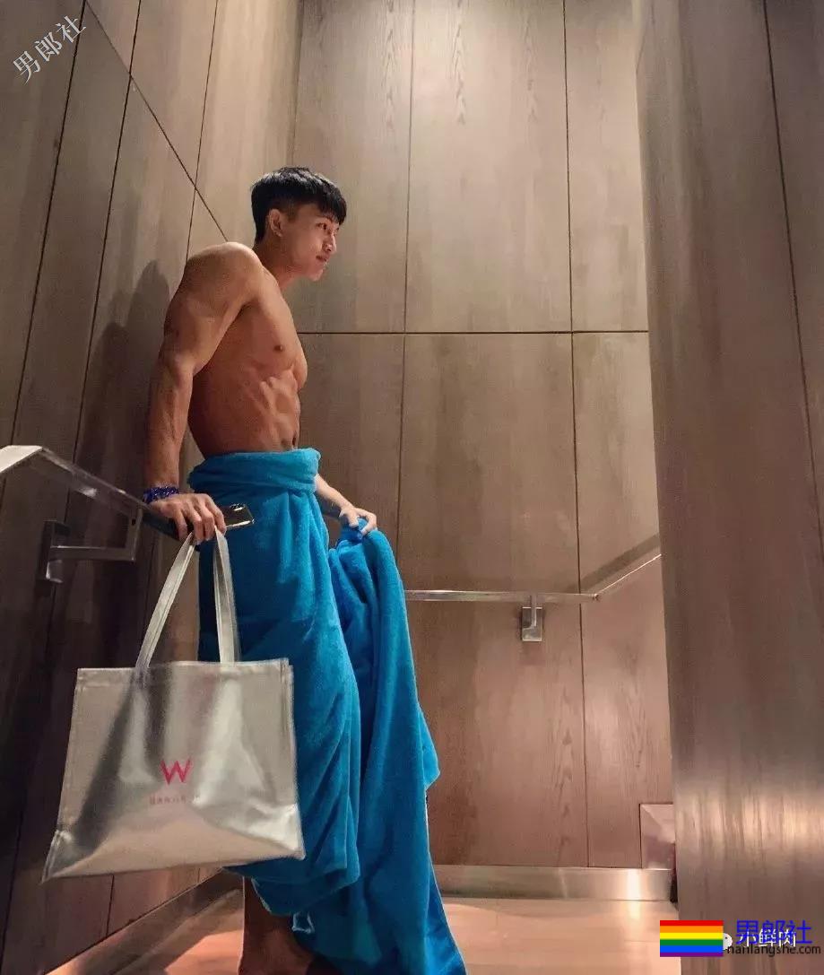 百男大秀又开始，肌肉男全部内裤出镜，画面太刺激了！ - 51虹马