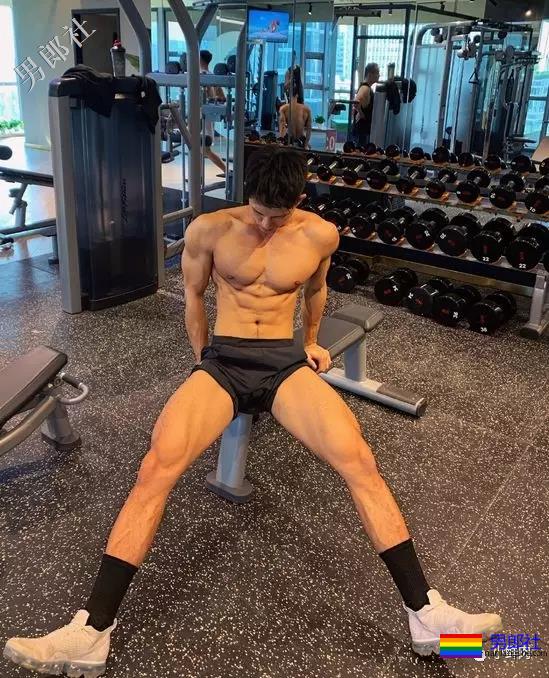 百男大秀又开始，肌肉男全部内裤出镜，画面太刺激了！ - 51虹马