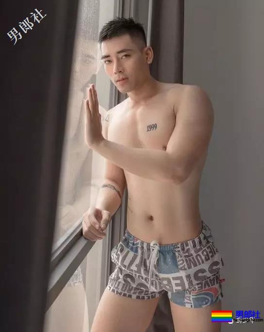 这位男模的X视频你肯定看过 - 51虹马