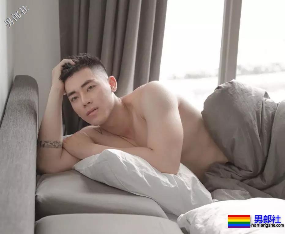 这位男模的X视频你肯定看过 - 51虹马