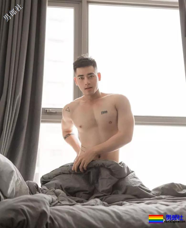 这位男模的X视频你肯定看过 - 51虹马