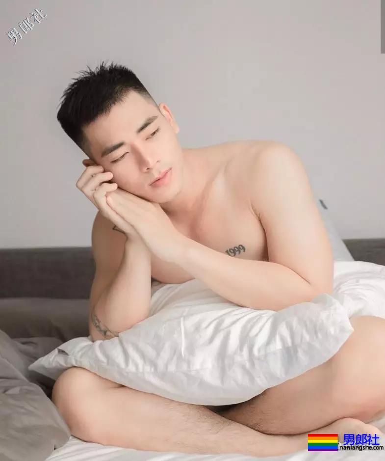 这位男模的X视频你肯定看过 - 51虹马