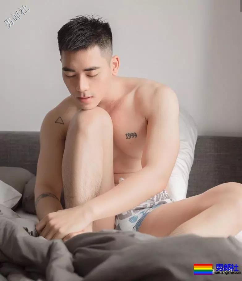 这位男模的X视频你肯定看过 - 51虹马