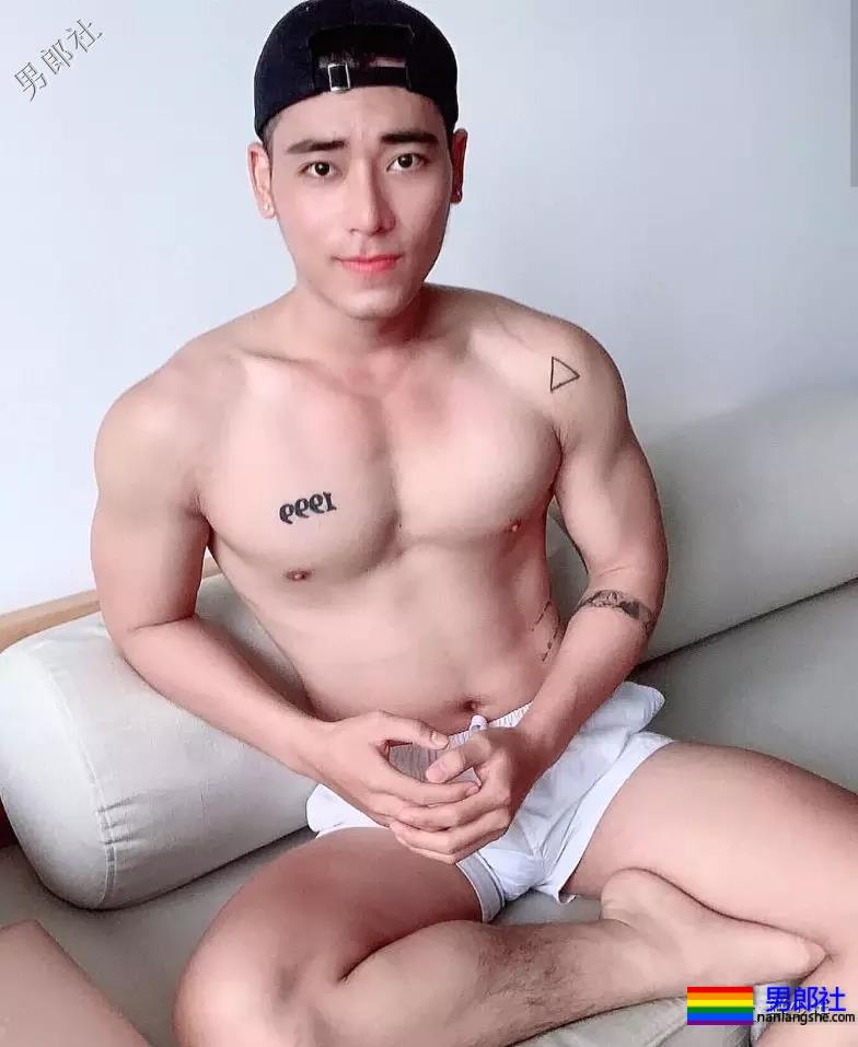 这位男模的X视频你肯定看过 - 51虹马