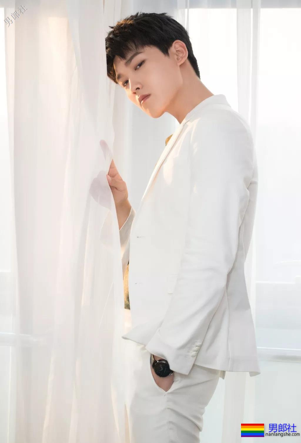 《强风吹拂》CP写真强行卖腐！除了邢昭林和P鹅，这个鲜嫩少年也很好看！ - 51虹马