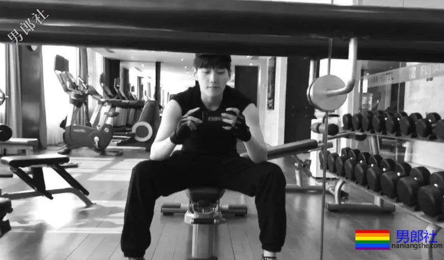 《强风吹拂》CP写真强行卖腐！除了邢昭林和P鹅，这个鲜嫩少年也很好看！ - 51虹马