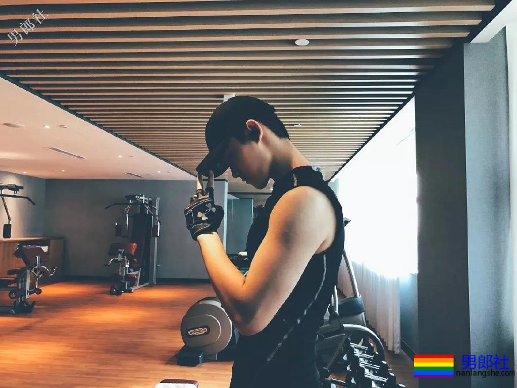 《强风吹拂》CP写真强行卖腐！除了邢昭林和P鹅，这个鲜嫩少年也很好看！ - 51虹马