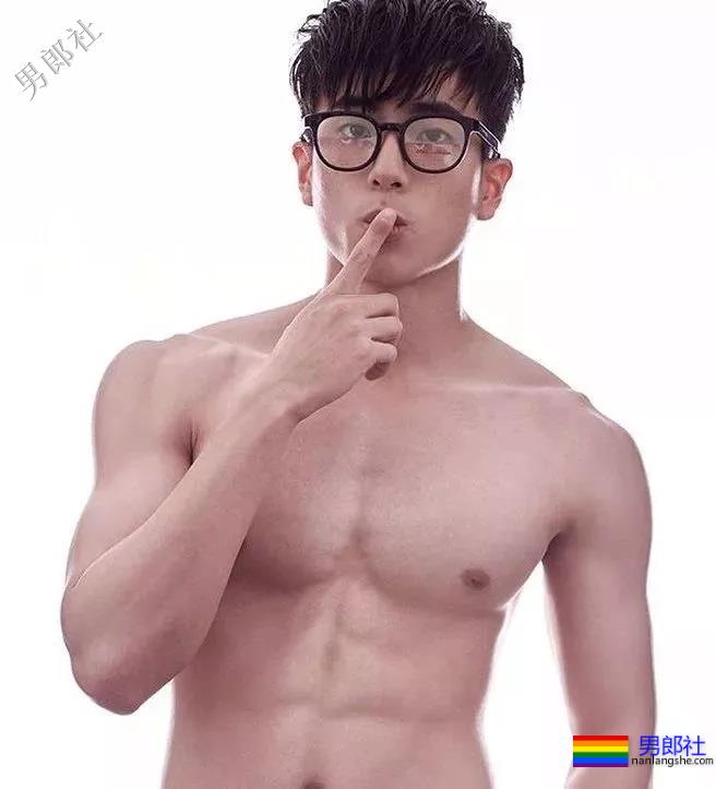 《强风吹拂》CP写真强行卖腐！除了邢昭林和P鹅，这个鲜嫩少年也很好看！ - 51虹马