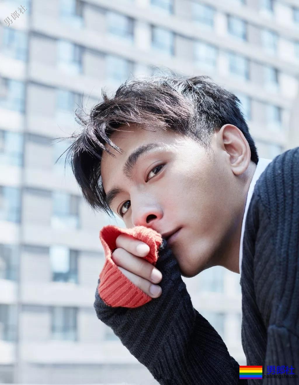 《强风吹拂》CP写真强行卖腐！除了邢昭林和P鹅，这个鲜嫩少年也很好看！ - 51虹马