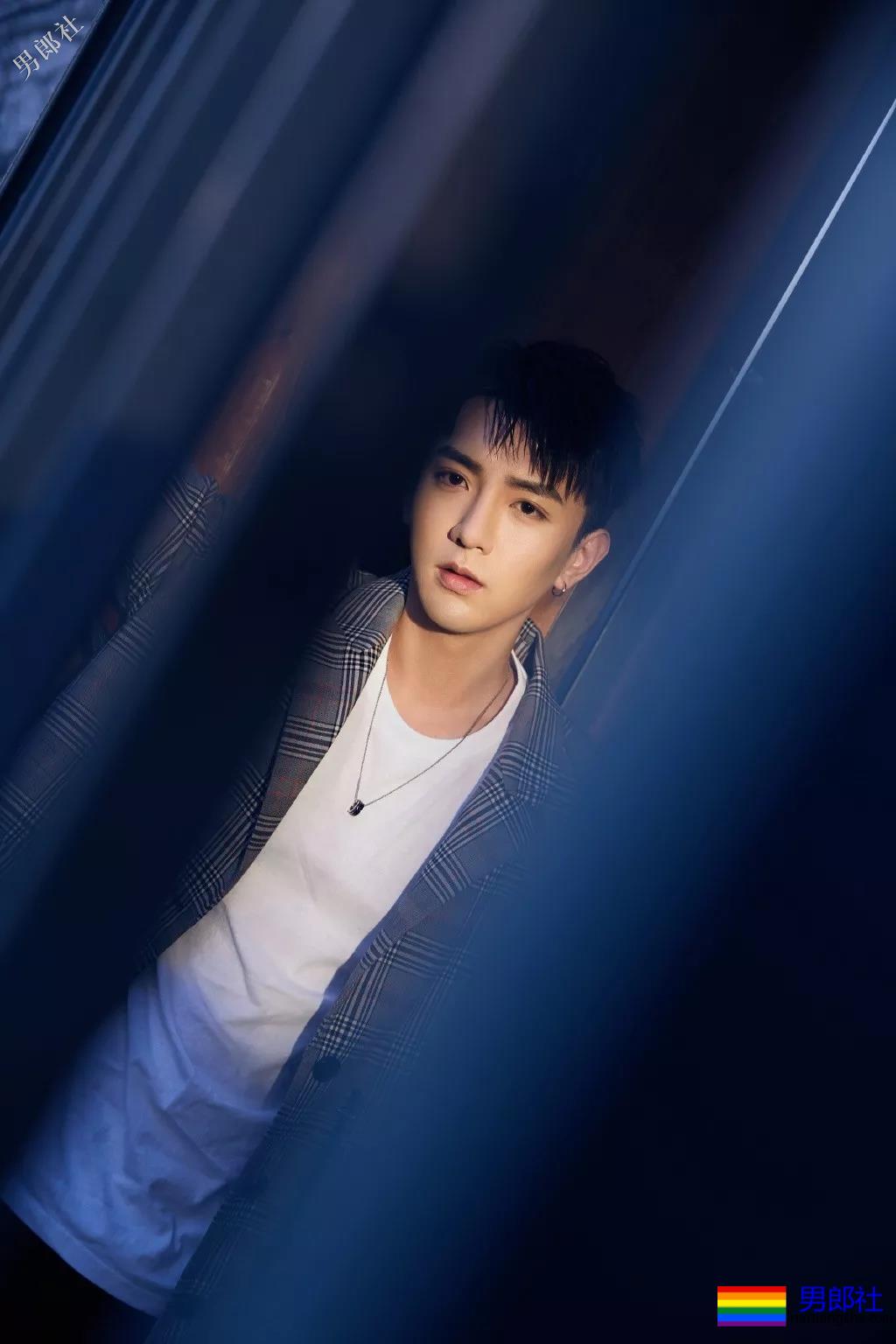 《强风吹拂》CP写真强行卖腐！除了邢昭林和P鹅，这个鲜嫩少年也很好看！ - 51虹马