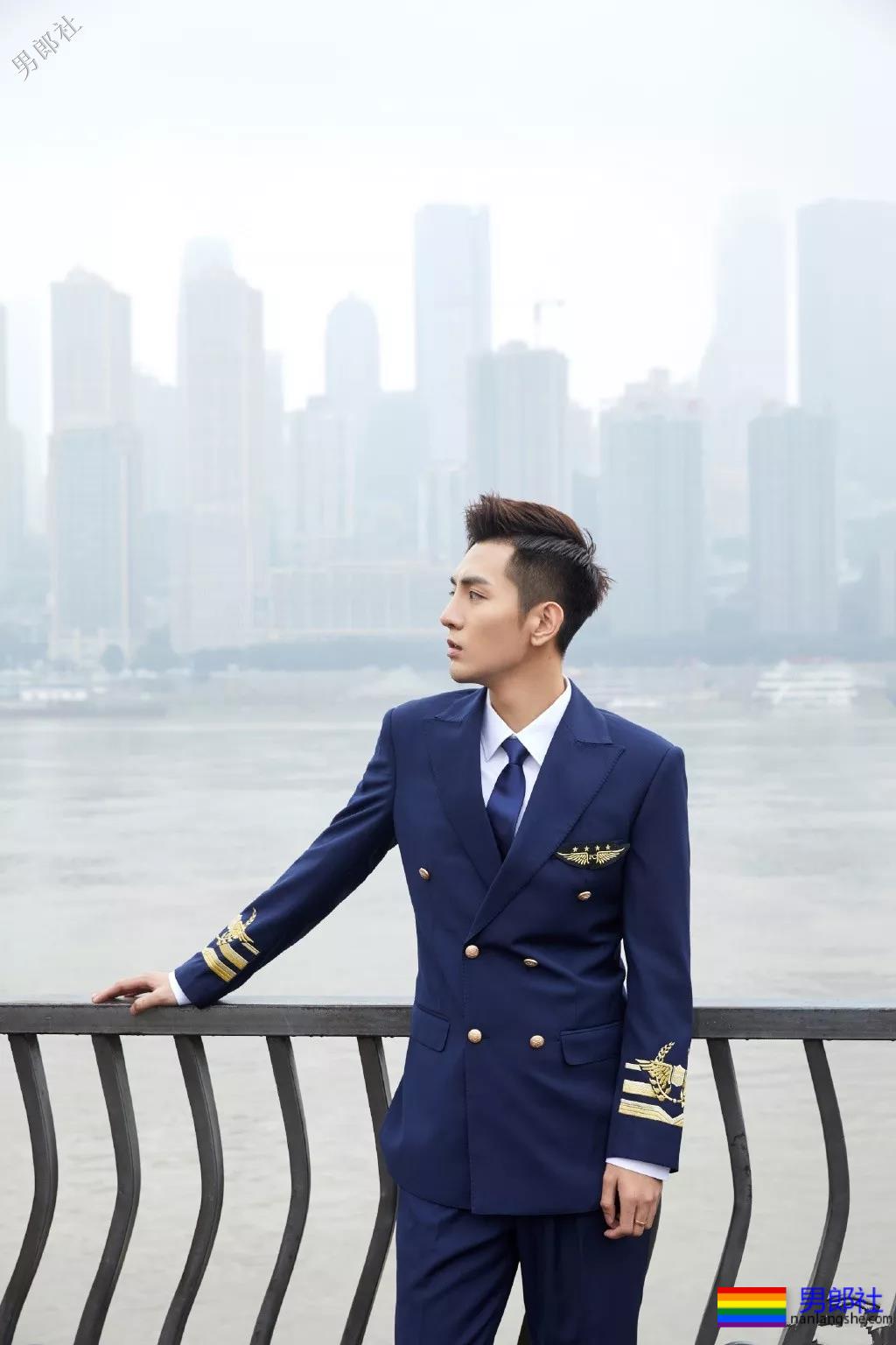 《强风吹拂》CP写真强行卖腐！除了邢昭林和P鹅，这个鲜嫩少年也很好看！ - 51虹马