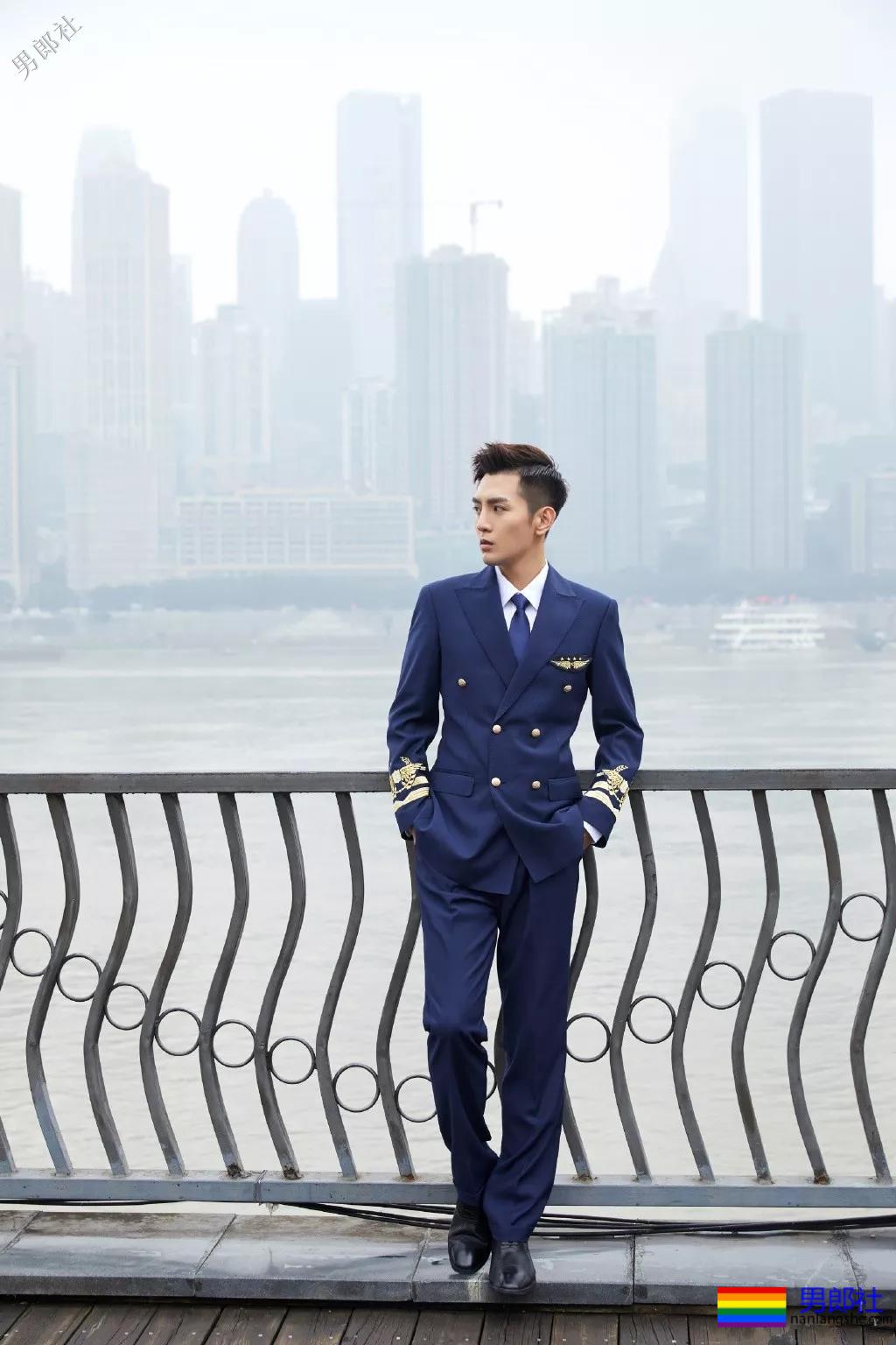 《强风吹拂》CP写真强行卖腐！除了邢昭林和P鹅，这个鲜嫩少年也很好看！ - 51虹马