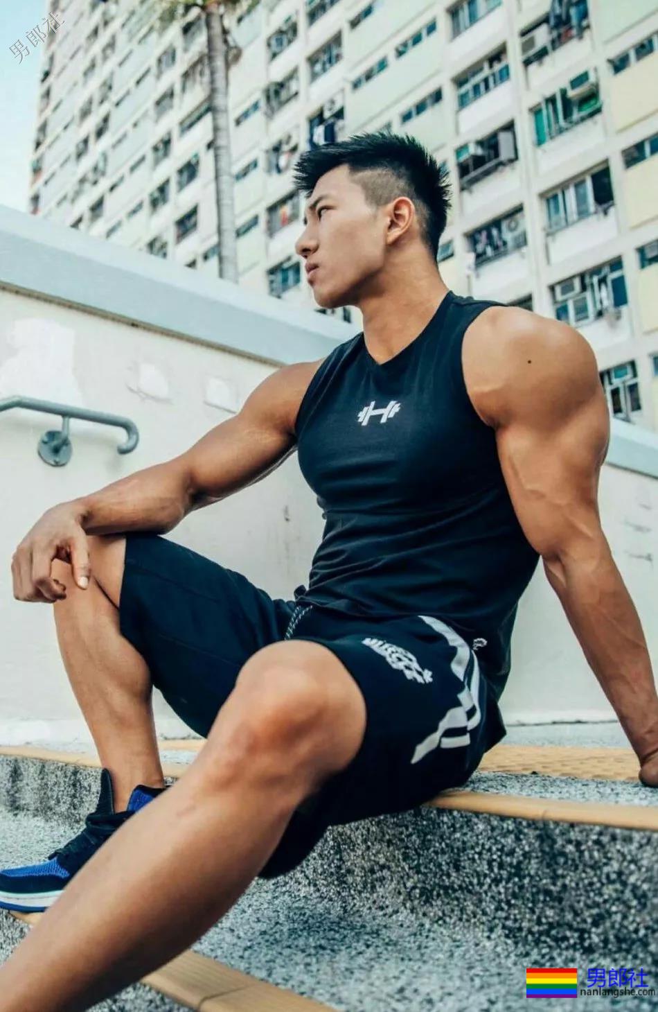 被刘姥姥相中的大胸肌体育生！-51虹马