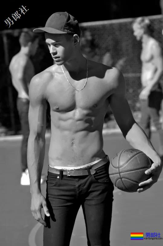 沉迷于外国gay的基友，中外xxoo真的好么？ - 51虹马