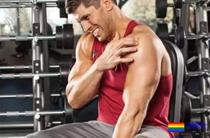 肌肉男停止健身训练，每天只跑步，半年后身材竟变成这样.... - 51虹马