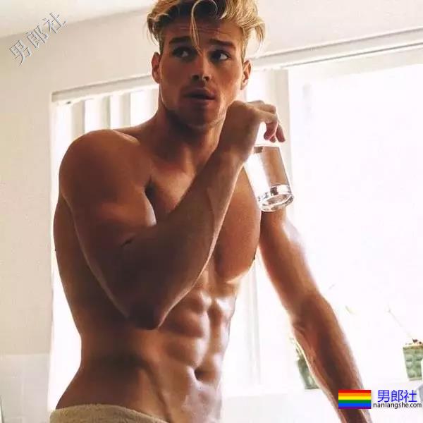 肌肉男停止健身训练,每天只跑步,半年后身材竟变成这样.... - 51虹马 肌肉男停止健身训练,每天只跑步,半年后身材竟变成这样.... - 51虹马