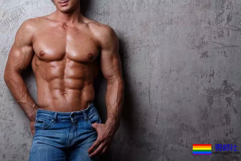 肌肉男停止健身训练,每天只跑步,半年后身材竟变成这样.... - 51虹马 肌肉男停止健身训练,每天只跑步,半年后身材竟变成这样.... - 51虹马