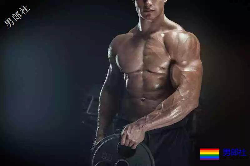 肌肉男停止健身训练，每天只跑步，半年后身材竟变成这样.... - 51虹马